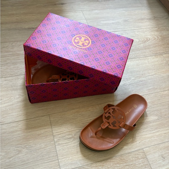 Tory Burch Miller Cloud Thong Leather Sandals - Picture 6 of 8